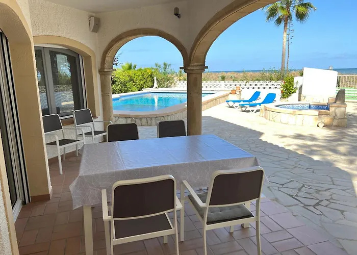 Chalet En La Playa Con Piscina Privada - Holavivienda Inmobiliaria